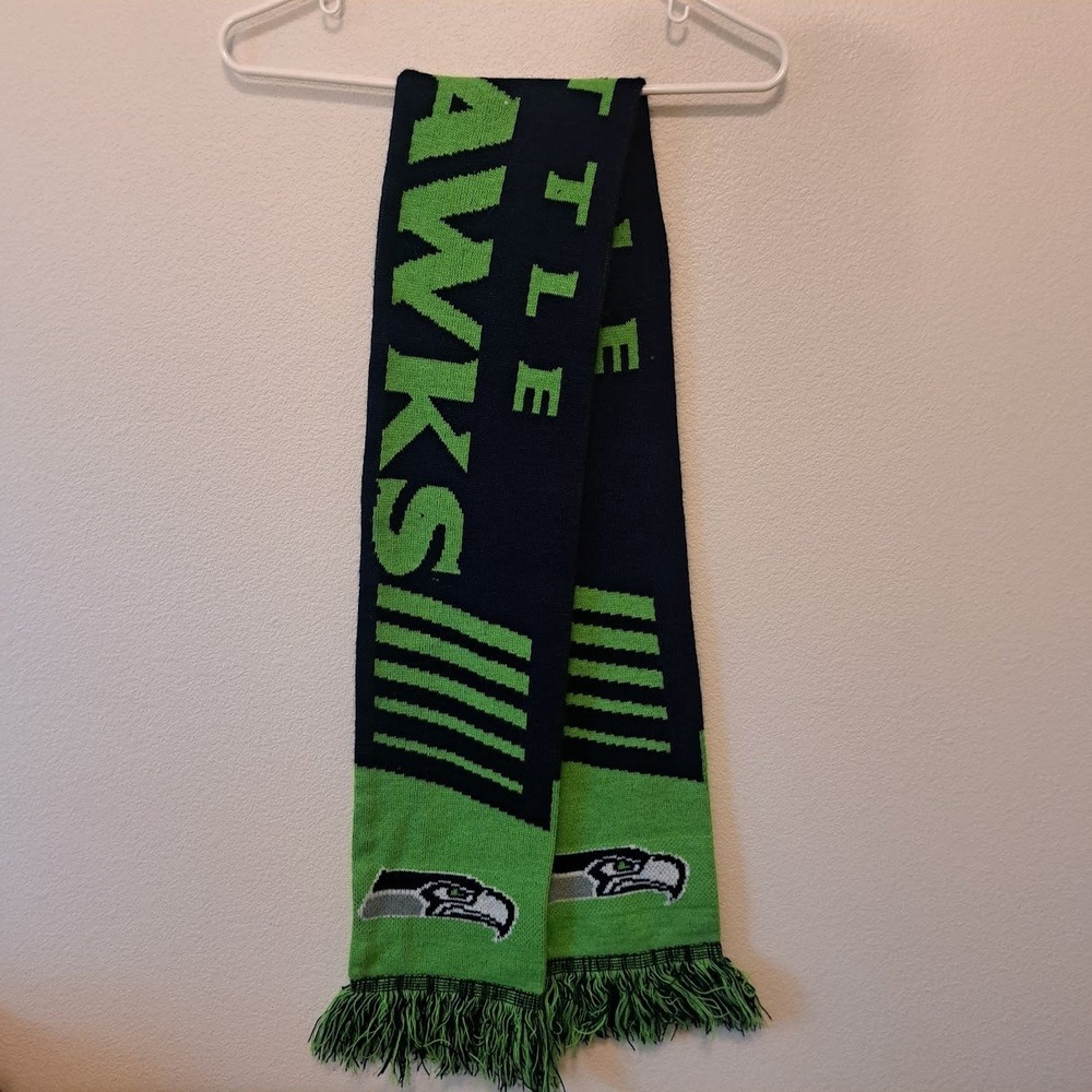 Seattle Seahawks NFL Knit Scarf Navy Blue Action Green Logo Fringe Reversible
